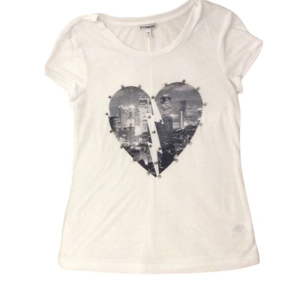 ✨ Studded Heart White Graphic Tee✨ - Picture 5 of 5